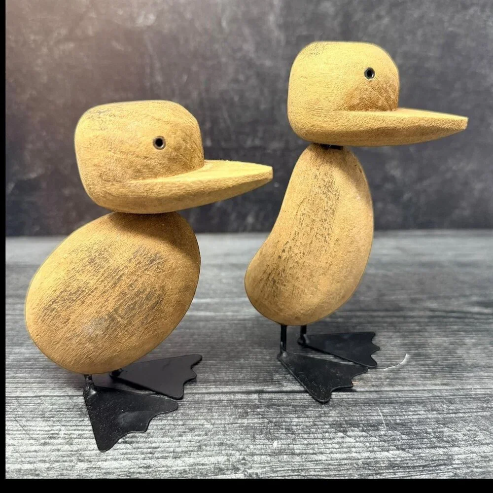 Rustic‎ Distressed Wood Duck Pair with Metal Feet Farmhouse Shelf Decor